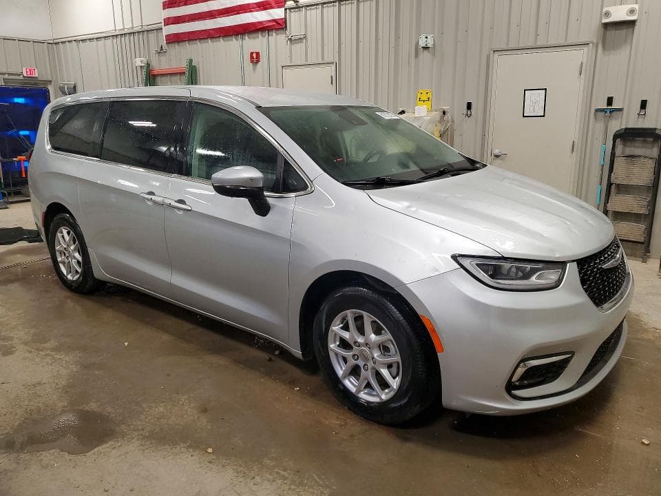 2023 CHRYSLER PACIFICA TOURING L 4