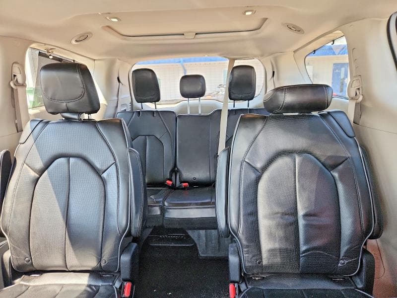 2019 CHRYSLER PACIFICA LIMITED 10