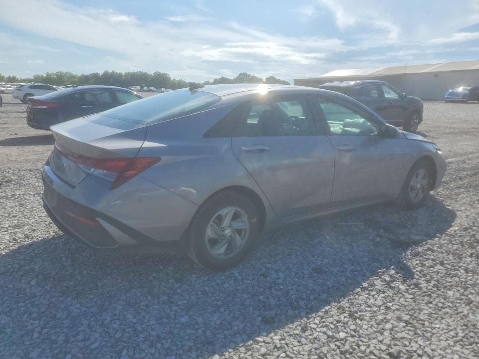 2025 HYUNDAI ELANTRA SE 3