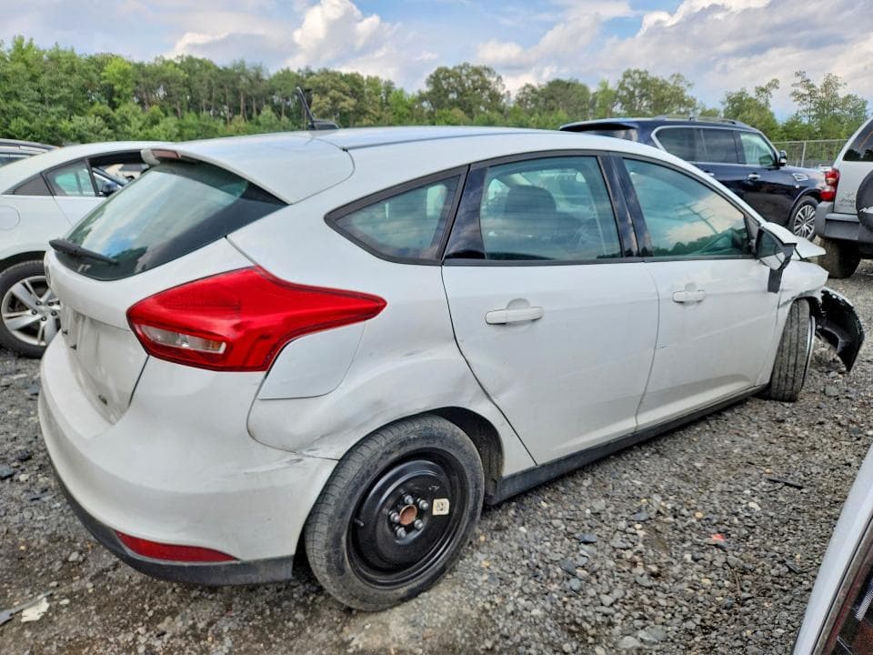 2017 FORD FOCUS SE 3