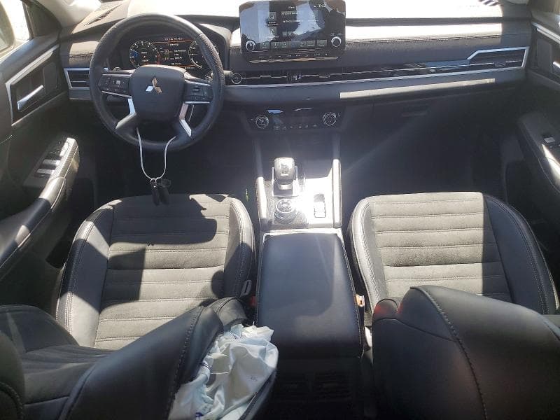 2024 MITSUBISHI OUTLANDER SE 8