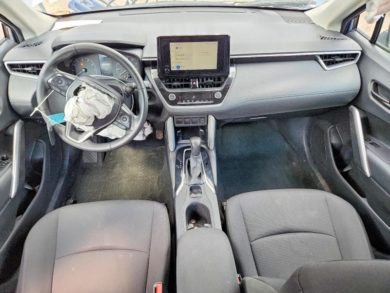 2024 TOYOTA COROLLA CROSS LE 8
