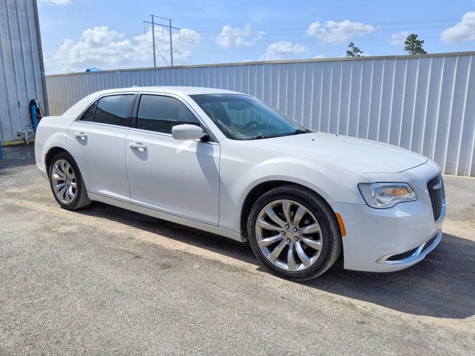 2018 CHRYSLER 300 TOURING 4