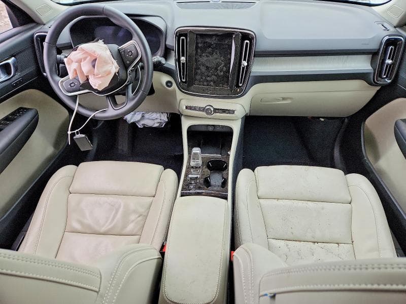 2025 VOLVO XC40 PLUS 8