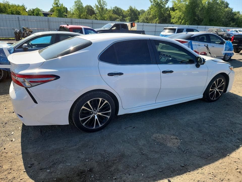 2018 TOYOTA CAMRY SE 3