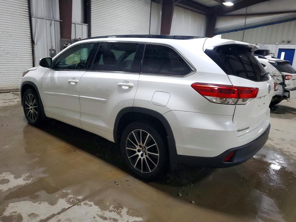 2018 TOYOTA HIGHLANDER SE 2