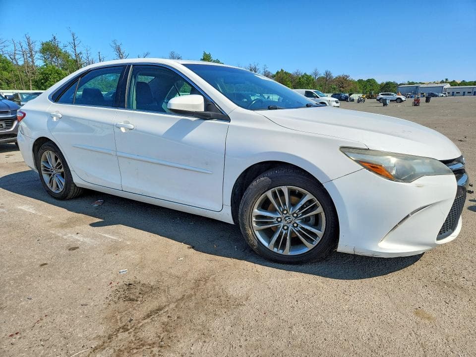 2017 TOYOTA CAMRY SE 4