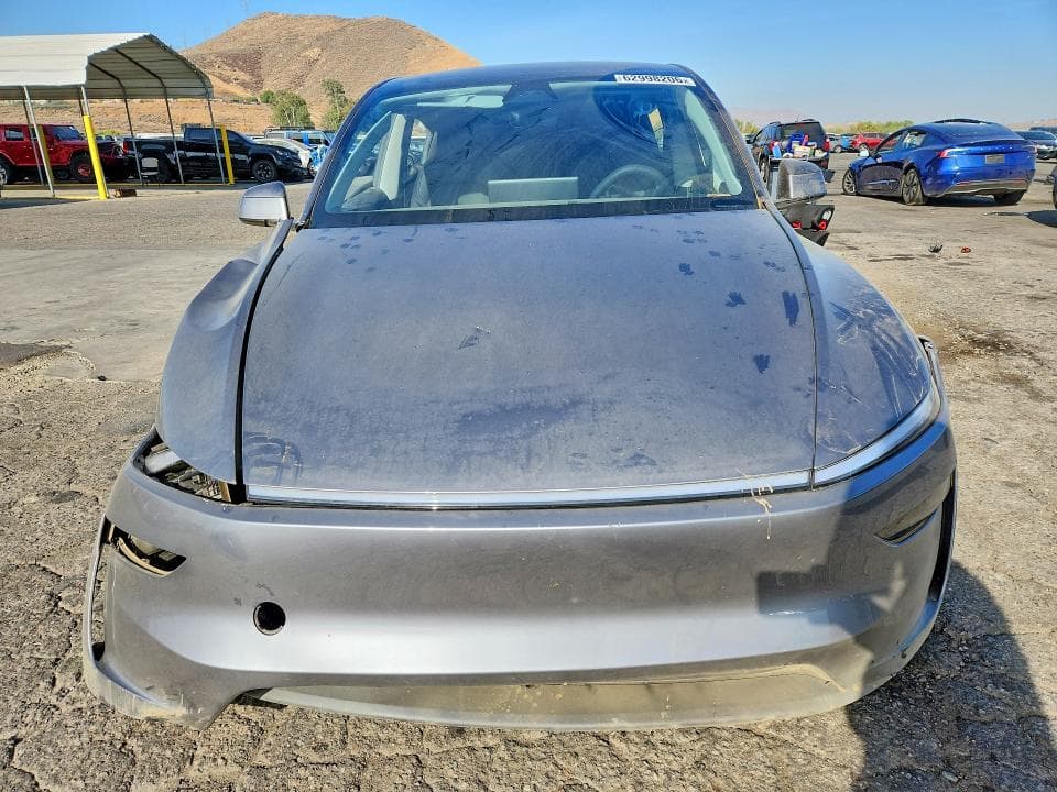 2026 TESLA MODEL Y 5