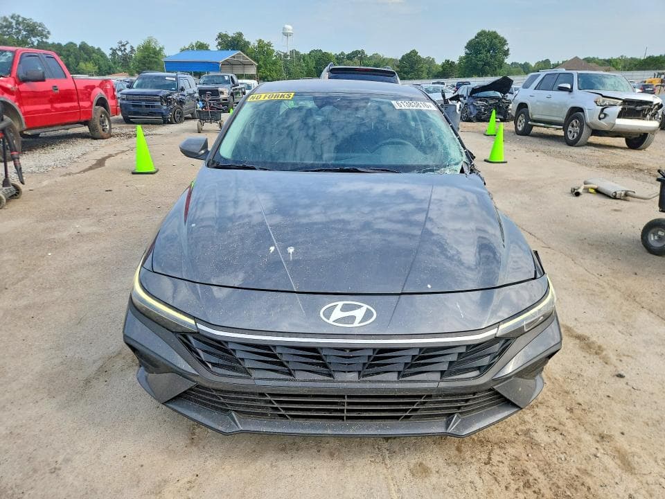 2025 HYUNDAI ELANTRA SE 5