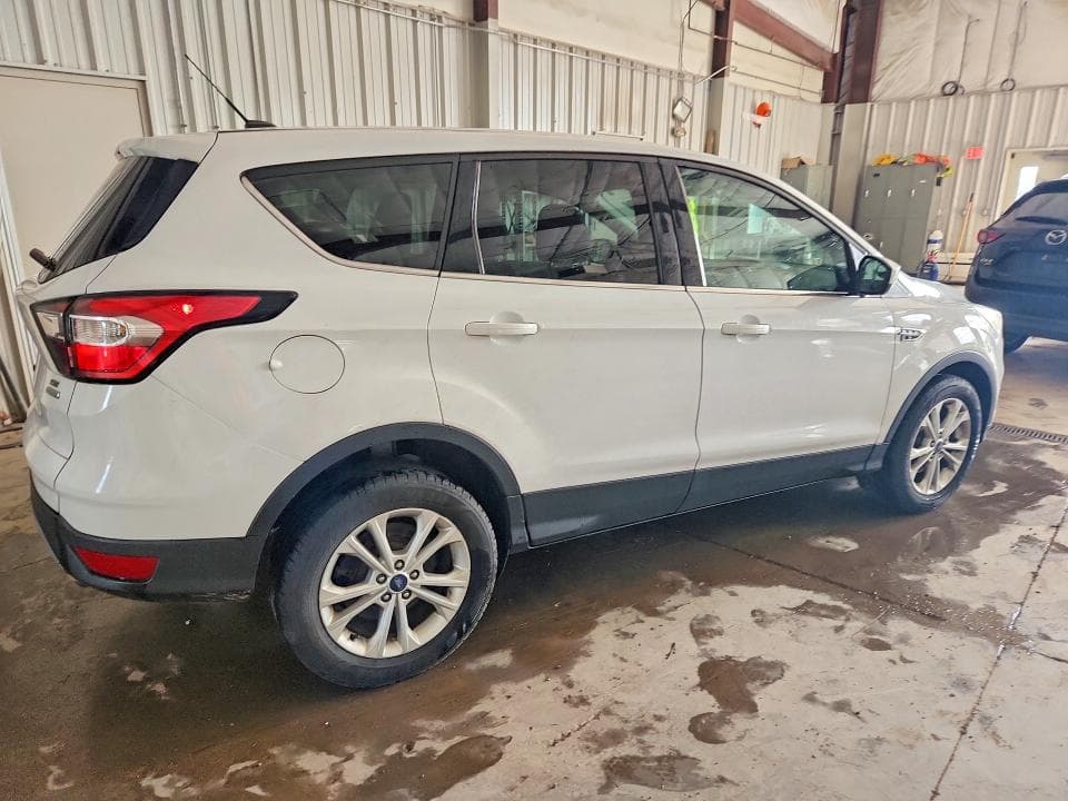 2017 FORD ESCAPE SE 3