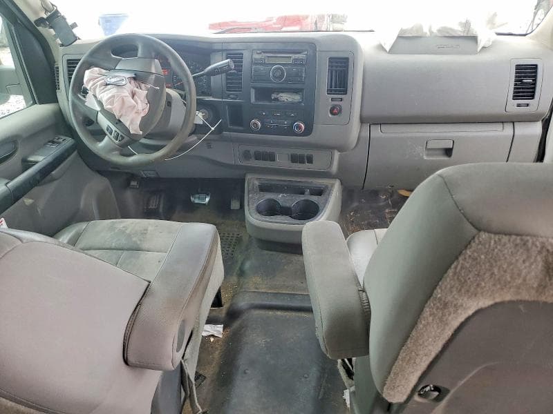 2017 NISSAN NV 2500 HD S 8