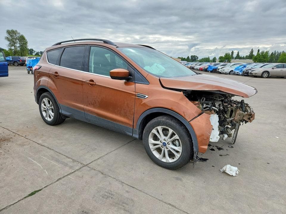 2017 FORD ESCAPE SE 4