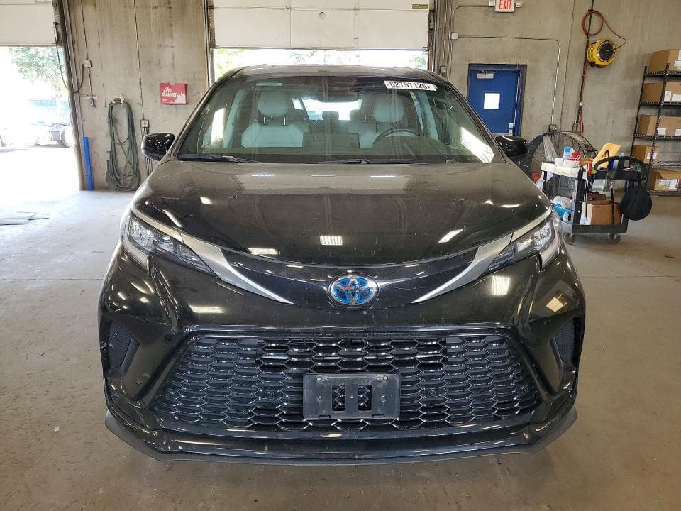 2024 TOYOTA SIENNA XSE 5