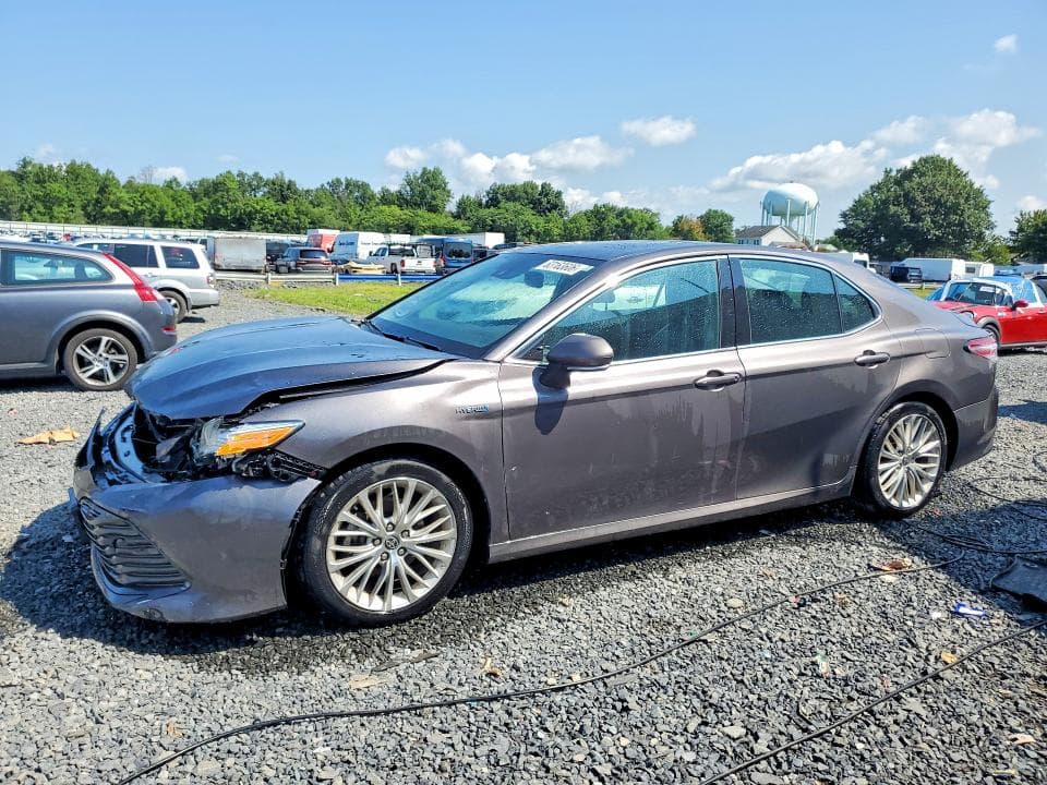 2020 TOYOTA CAMRY XLE