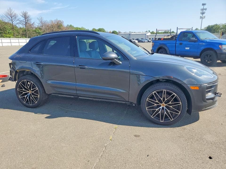 2026 PORSCHE MACAN BASE 4