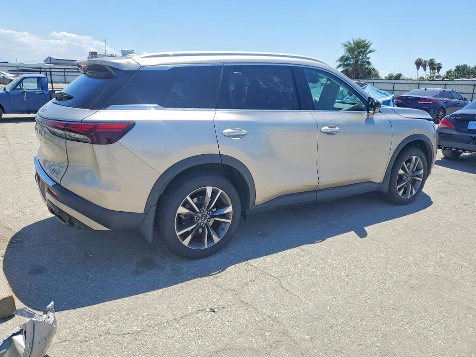 2023 INFINITI QX60 LUXE 3