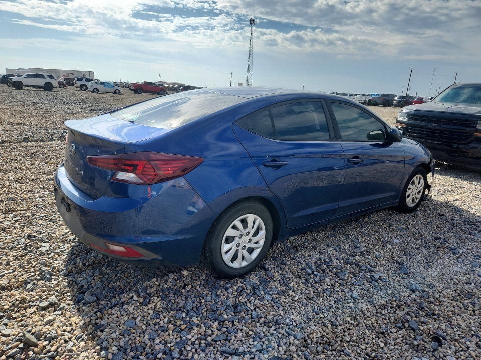 2019 HYUNDAI ELANTRA SE 3