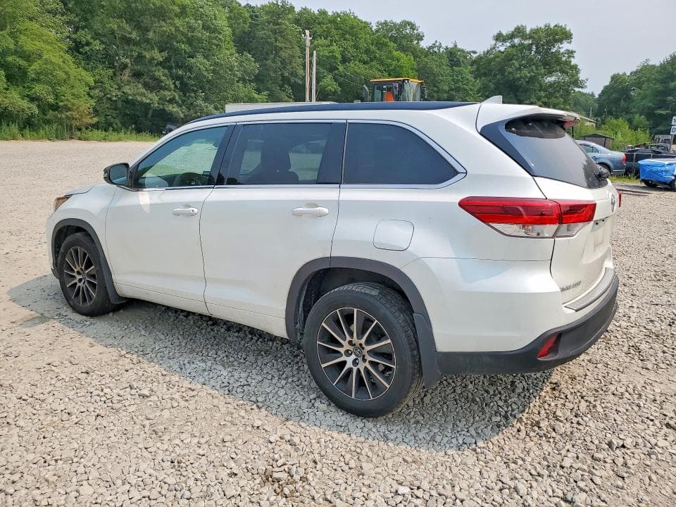 2017 TOYOTA HIGHLANDER SE 2