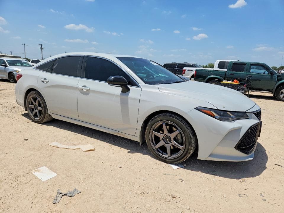 2022 TOYOTA AVALON LIMITED 4