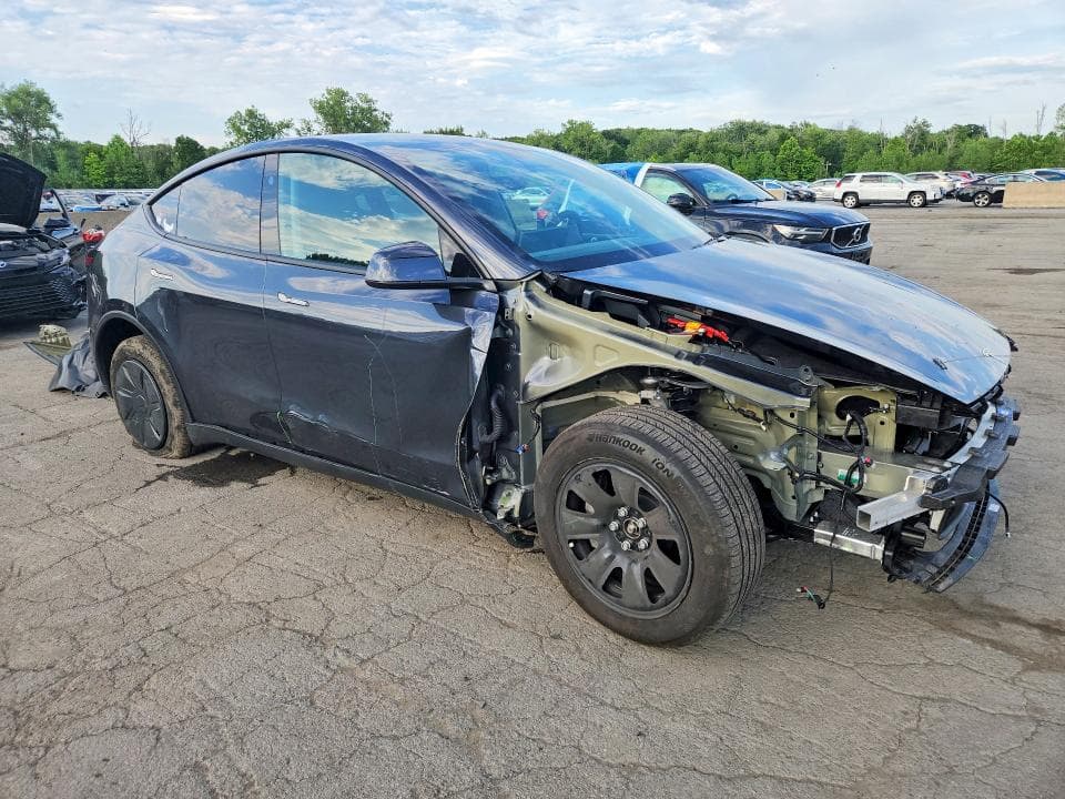 2026 TESLA MODEL Y 4