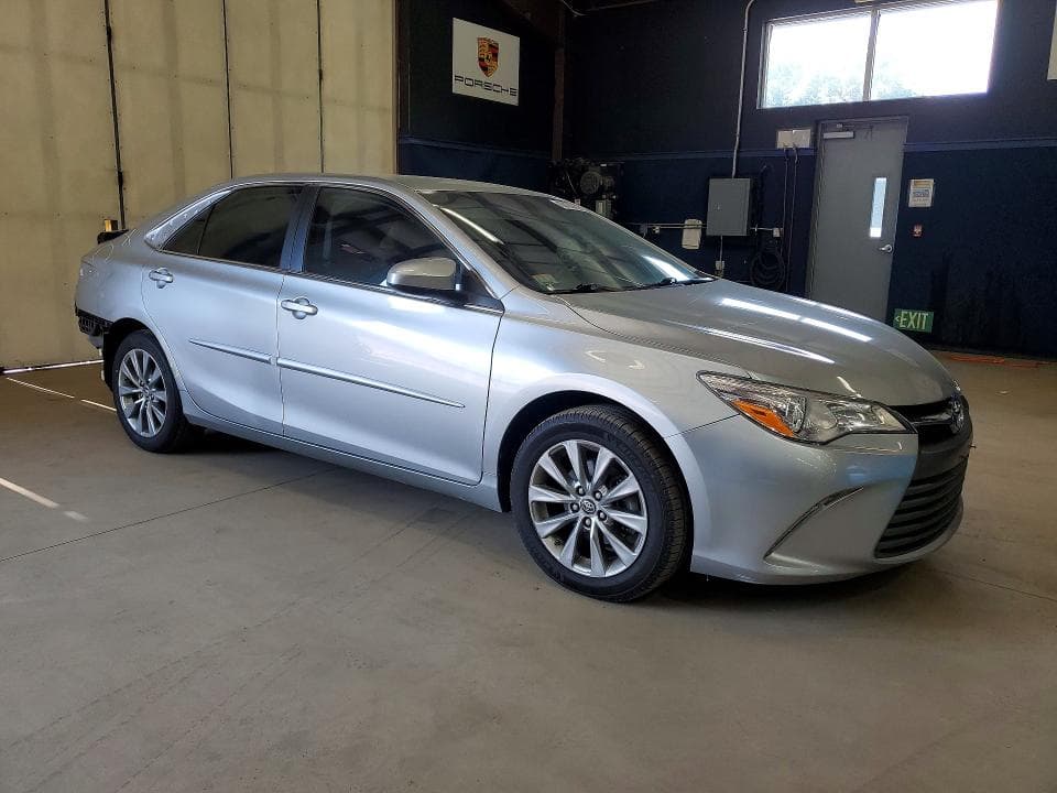 2017 TOYOTA CAMRY XLE 4