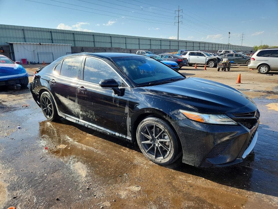 2018 TOYOTA CAMRY XSE 4