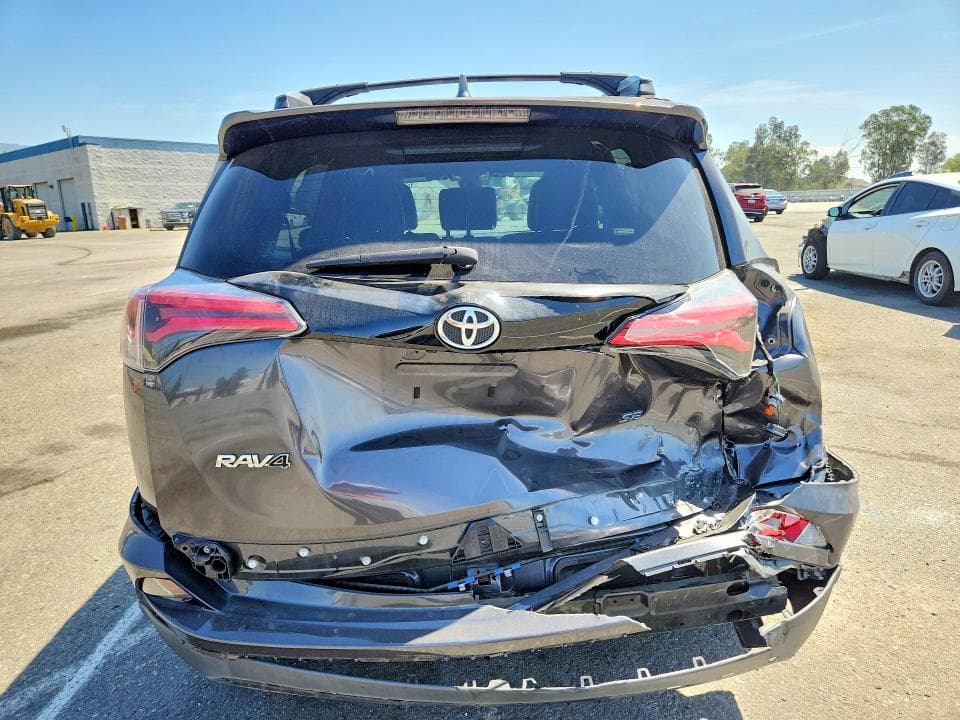 2018 TOYOTA RAV4 SE 6