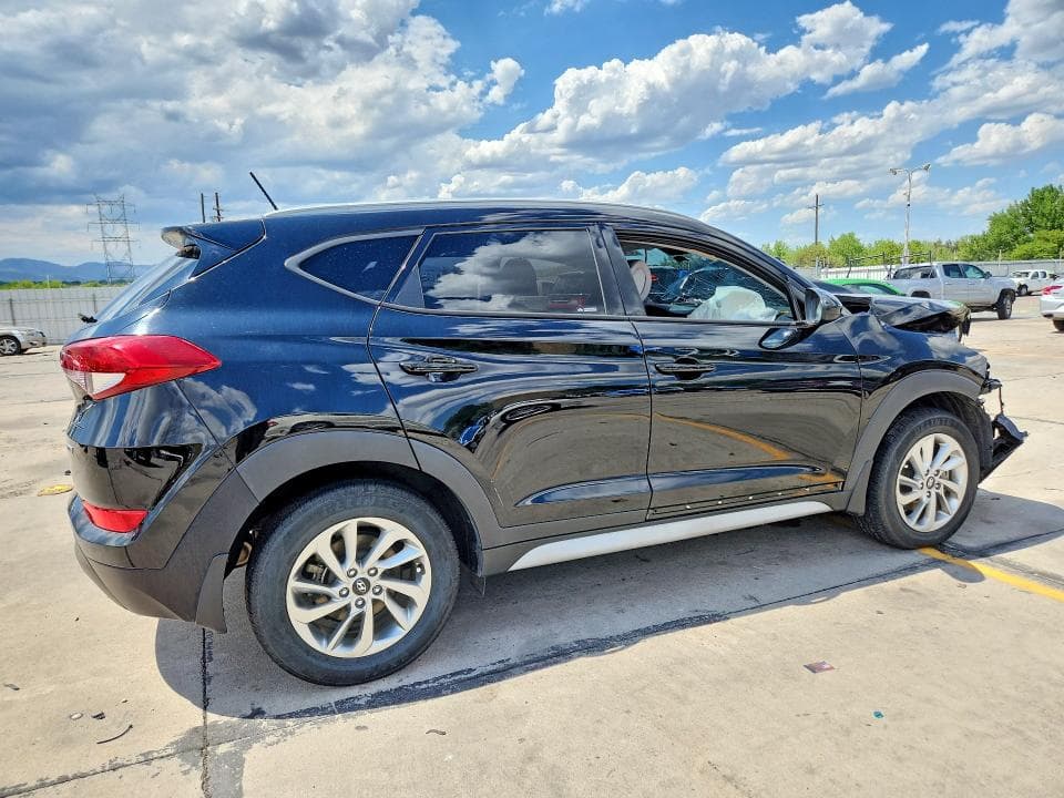 2017 HYUNDAI TUCSON SE 3