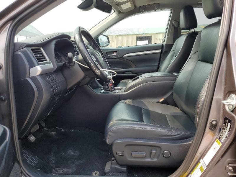 2019 TOYOTA HIGHLANDER XLE 7