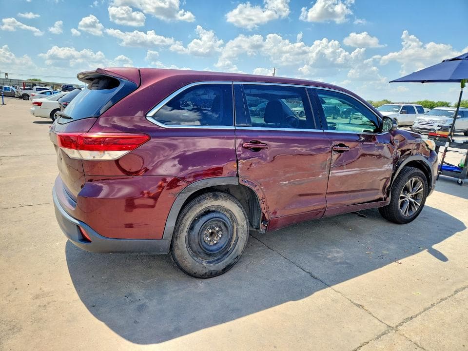 2018 TOYOTA HIGHLANDER LE 3