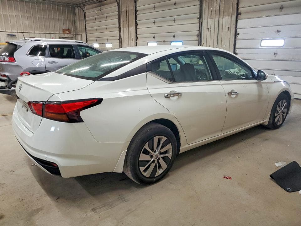 2023 NISSAN ALTIMA S 3