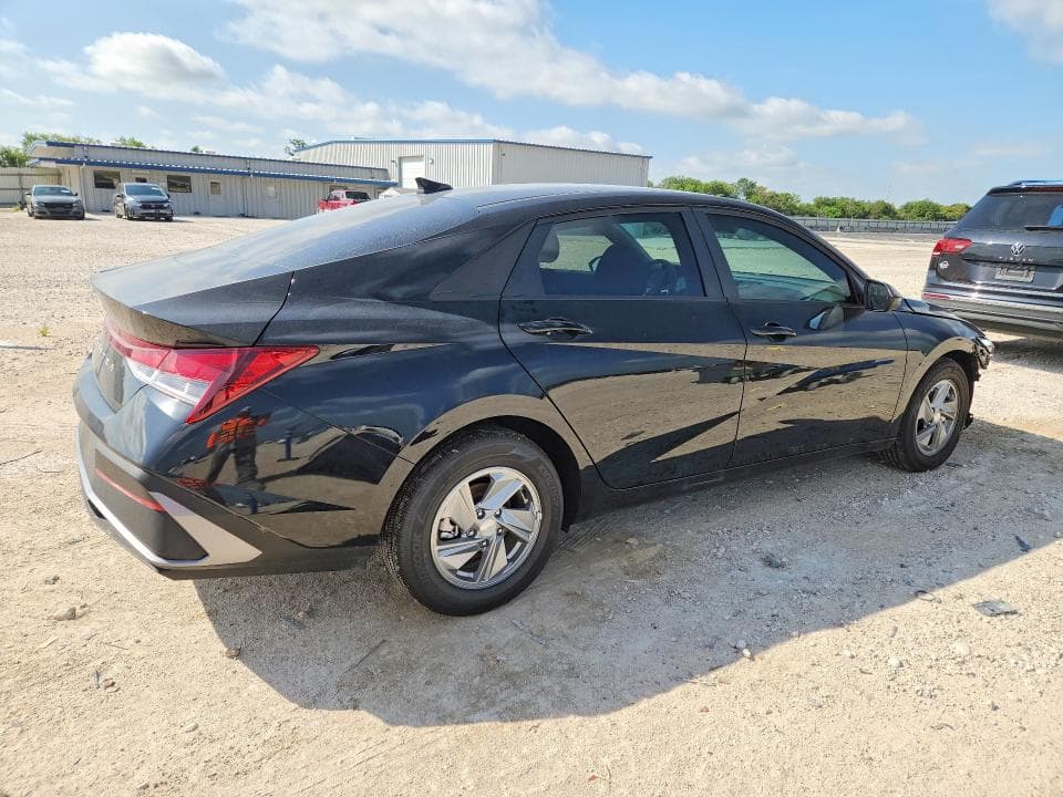 2026 HYUNDAI ELANTRA SE 3