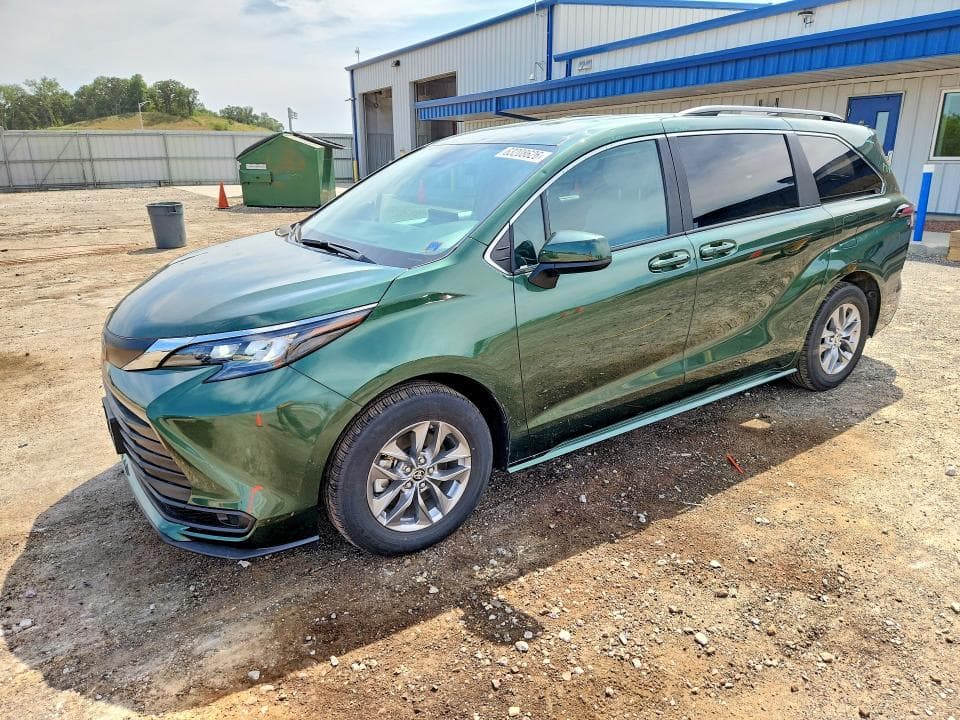 2025 TOYOTA SIENNA LE - 1