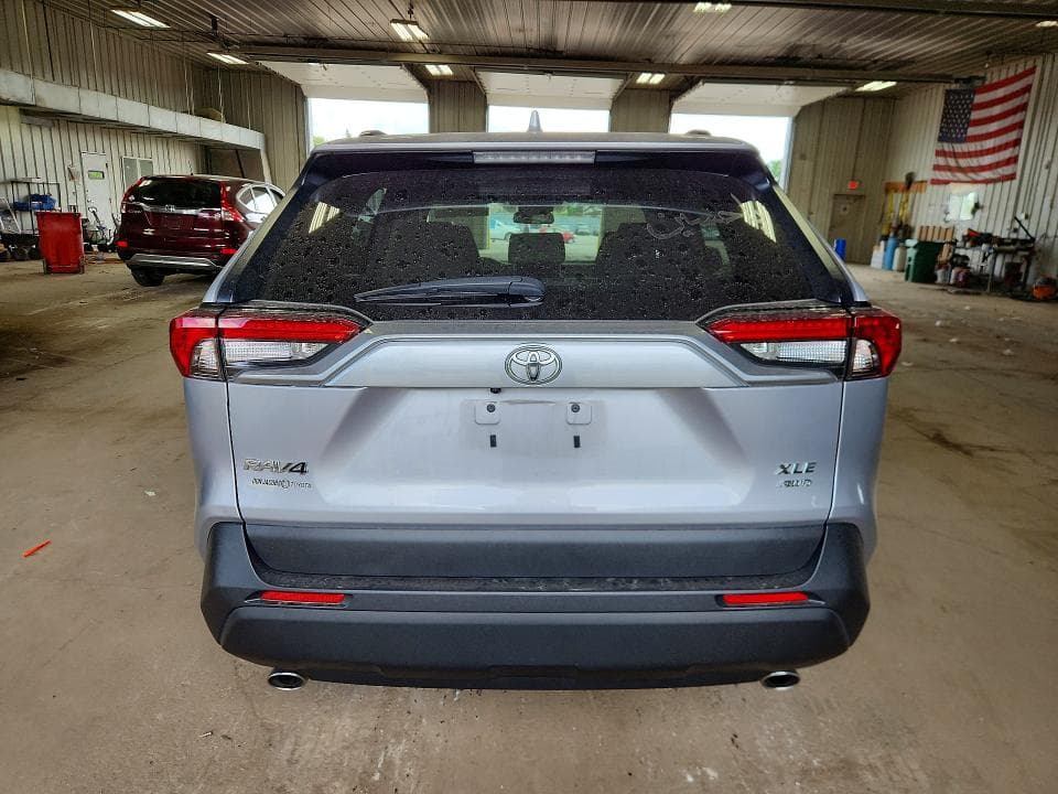 2024 TOYOTA RAV4 XLE 6