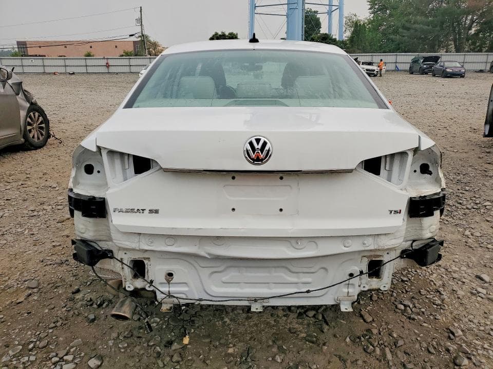 2018 VOLKSWAGEN PASSAT SE 6