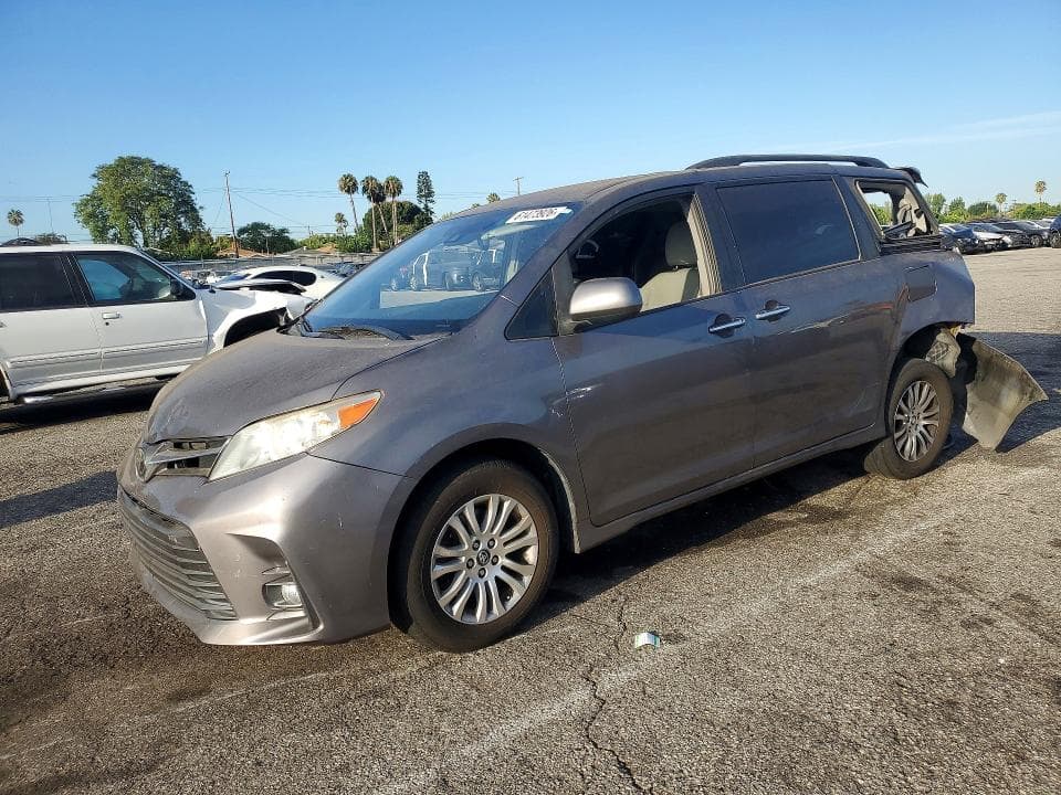 2018 TOYOTA SIENNA XLE PREMIUM 8-PASSENGER
