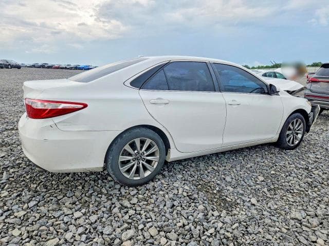 2017 TOYOTA CAMRY XLE 3