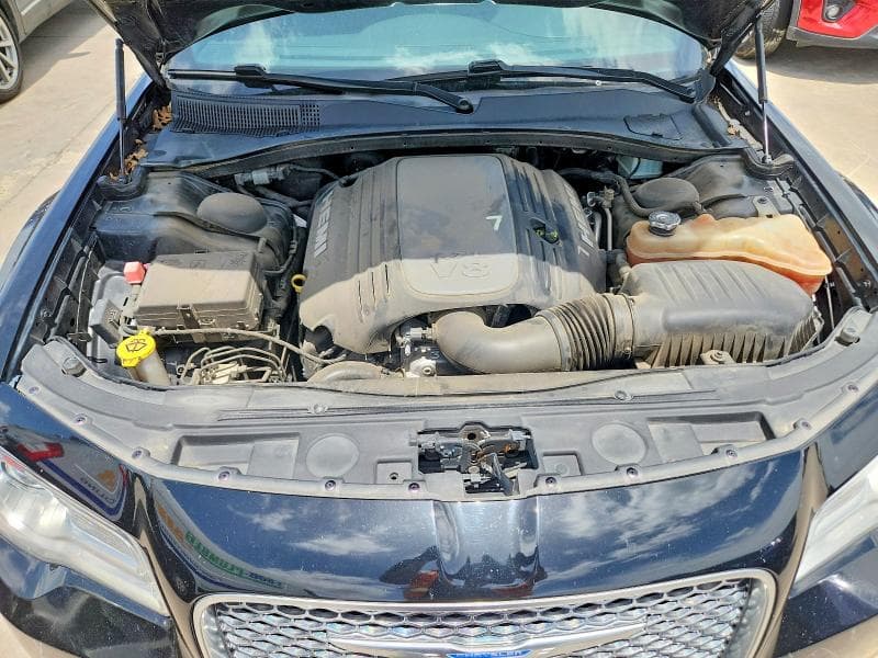 2019 CHRYSLER 300C 11
