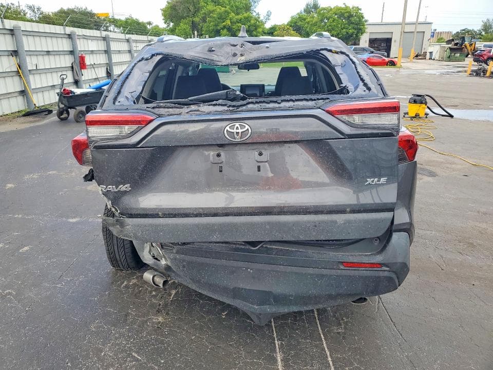 2021 TOYOTA RAV4 XLE 6