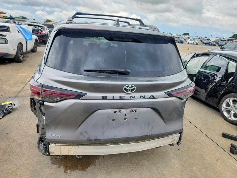 2026 TOYOTA SIENNA LE 6