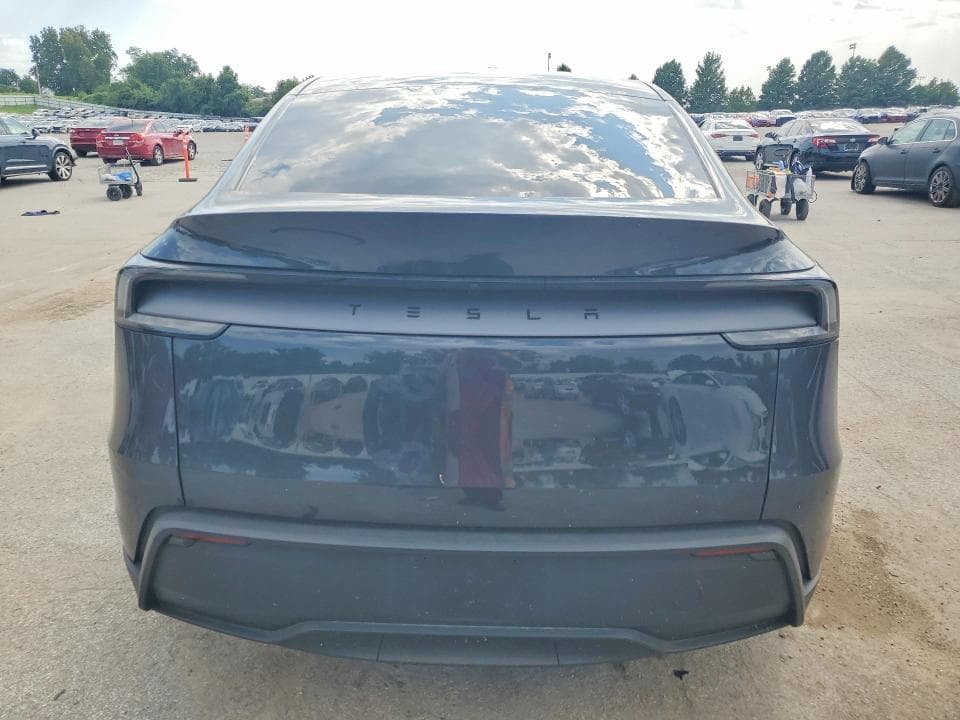 2026 TESLA MODEL Y 6