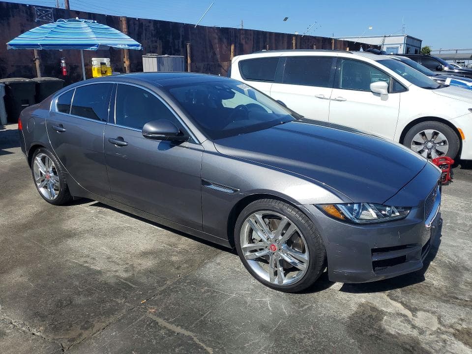2017 JAGUAR XE PRESTIGE 4