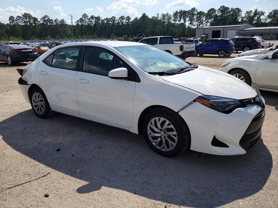 2017 TOYOTA COROLLA LE 4