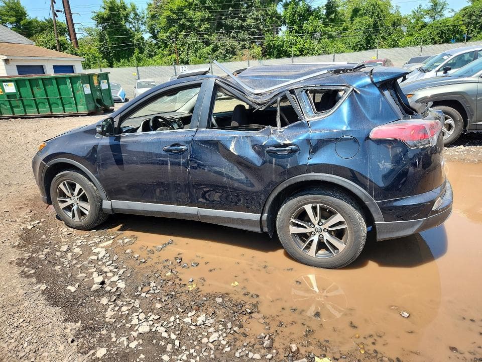 2018 TOYOTA RAV4 XLE 2