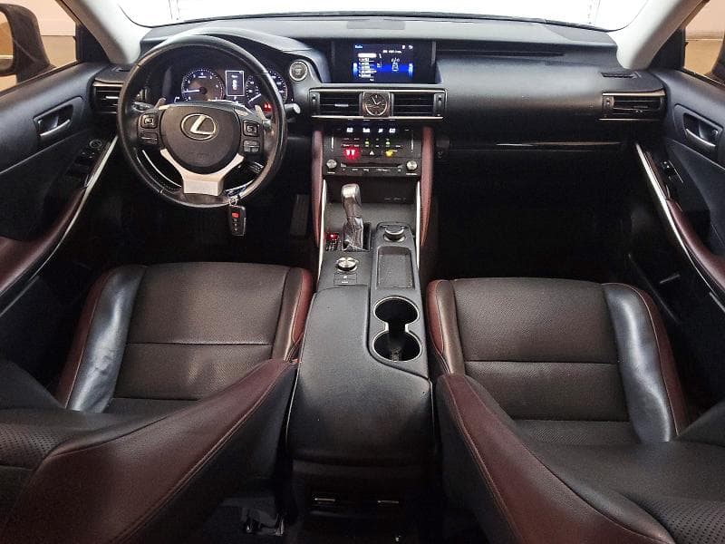 2018 LEXUS IS 300 8