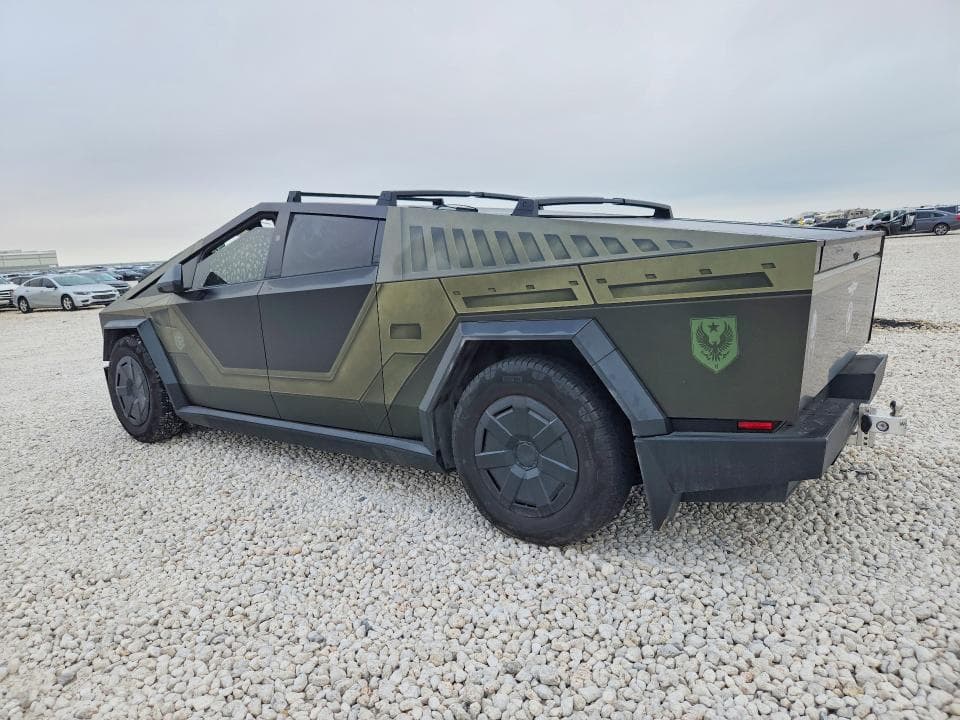 2024 TESLA CYBERTRUCK 2