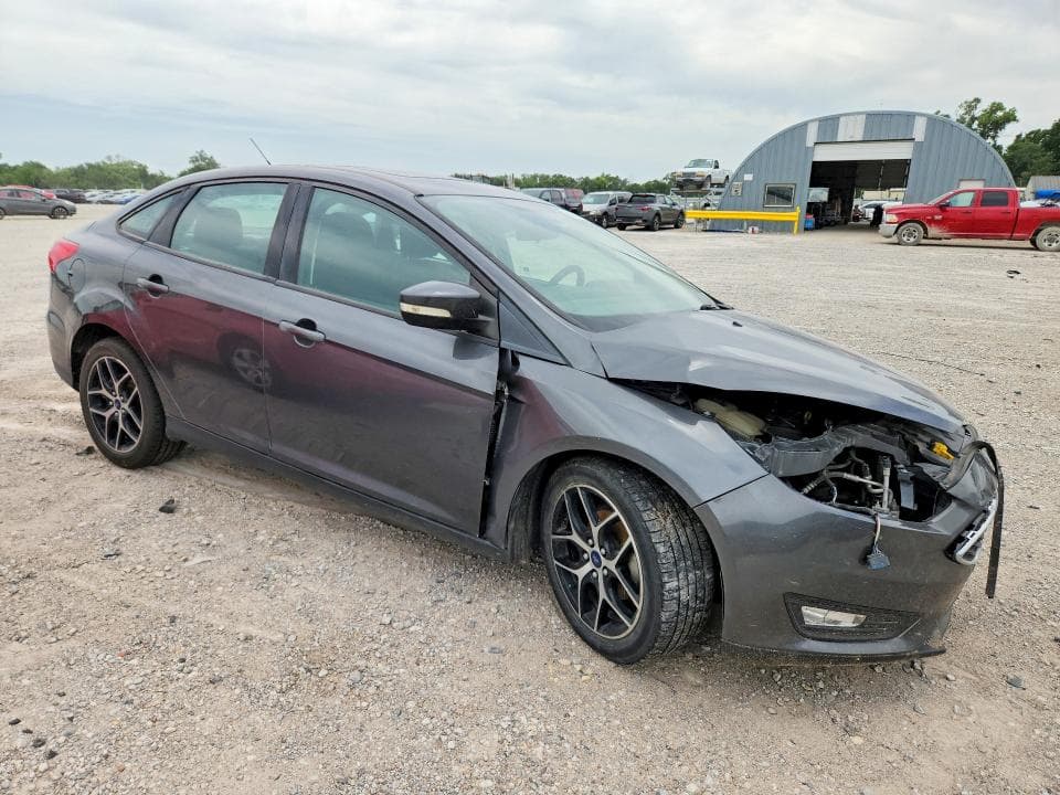 2017 FORD FOCUS SEL 4