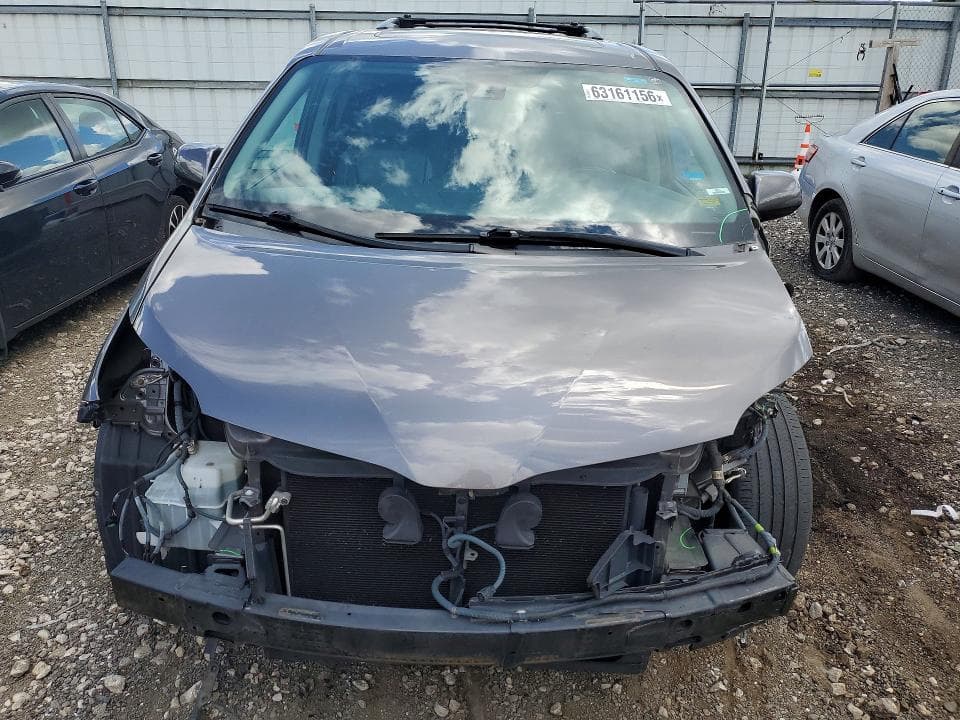 2018 TOYOTA SIENNA SE PREMIUM 8-PASSENGER 5