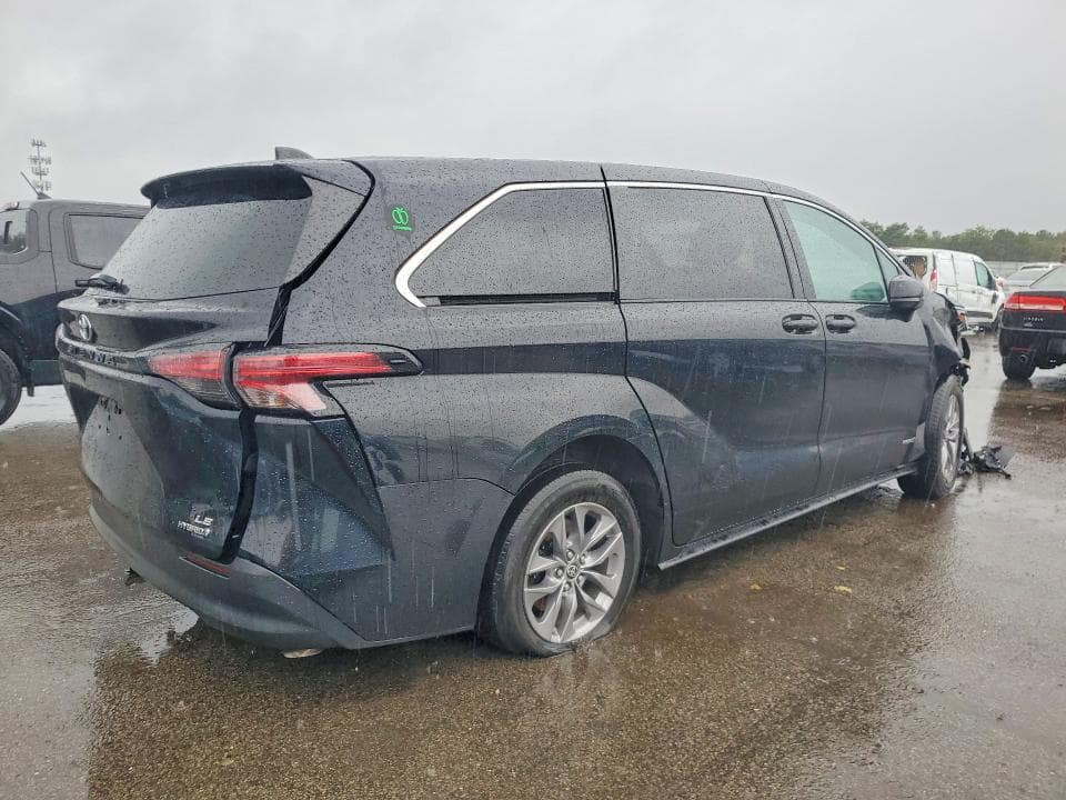 2021 TOYOTA SIENNA LE 3