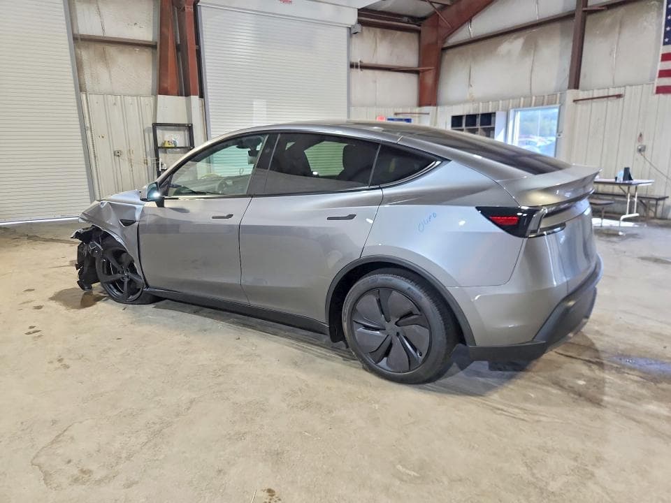 2026 TESLA MODEL Y 2